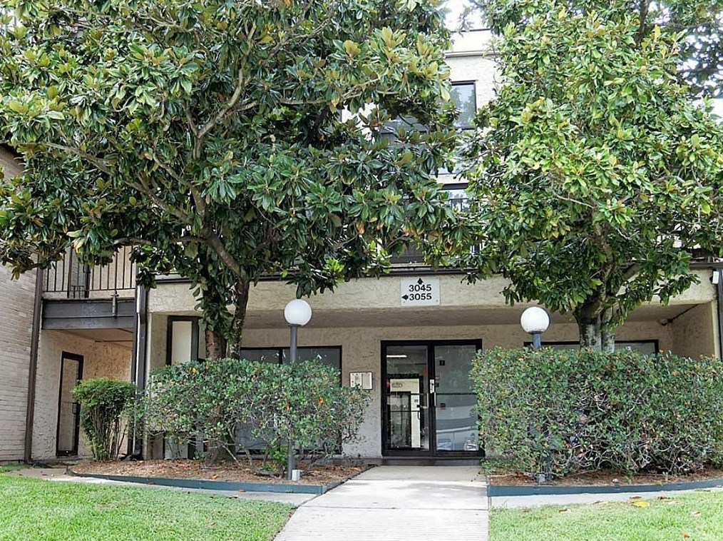3055 Walnut Bend Ln, Houston TX  77042-6024 exterior