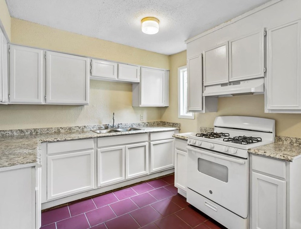 8122 Homewood Ln, Houston, TX 77028