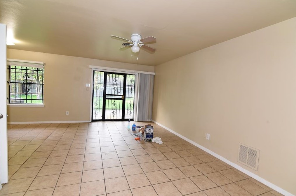 6414 Grape St, Houston, TX 77074
