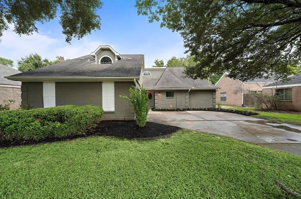 203 Kings Way, Stafford, TX 77477