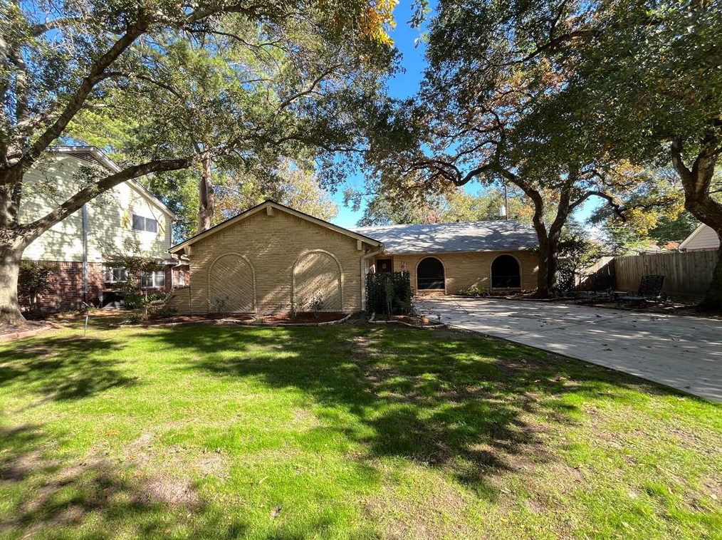 1910 Mapleton Dr, Houston, TX 77043