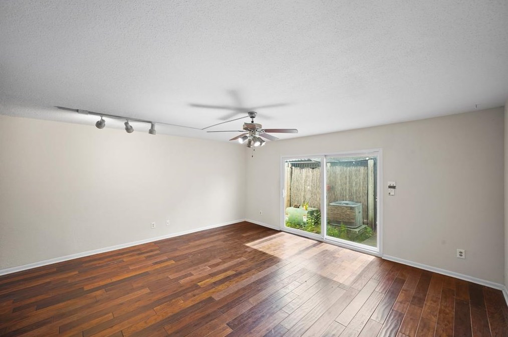 6305 Creekbend Dr # 125, Houston, TX