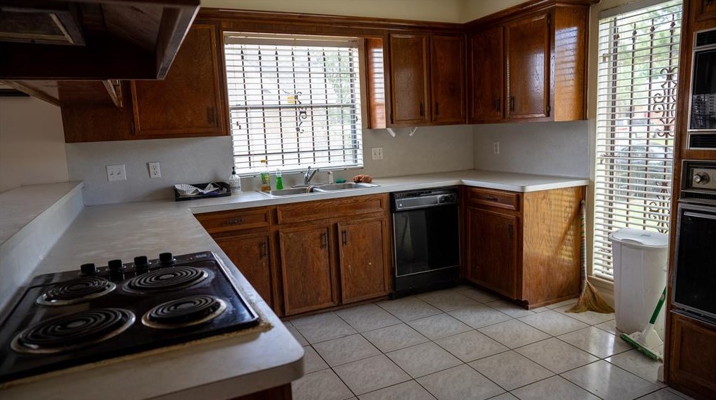 10111 Sagedale Dr, Houston TX  77089-5120 exterior
