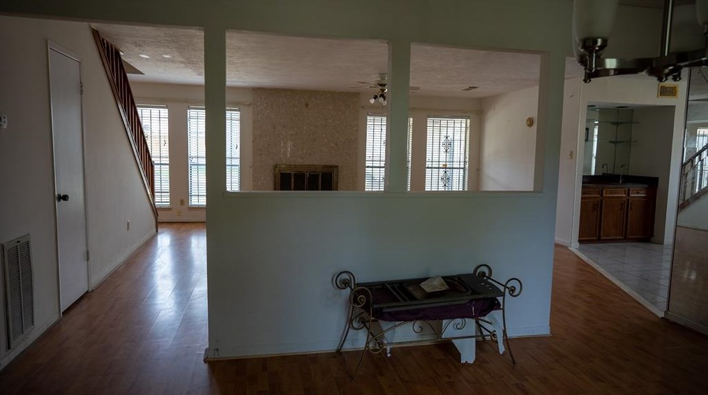 10111 Sagedale Dr, Houston TX  77089-5120 exterior