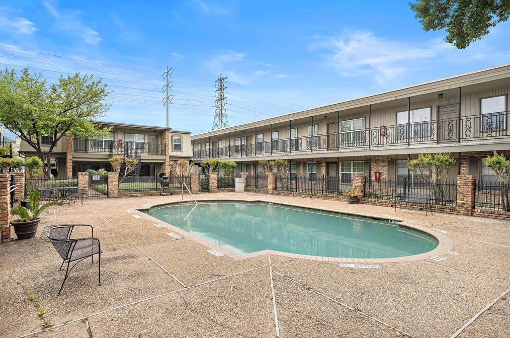 3131 Southwest Fwy, Houston TX  77098-4500 exterior