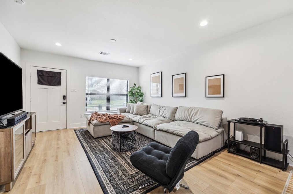 4603 Farmer St, Houston, TX 77020-4330