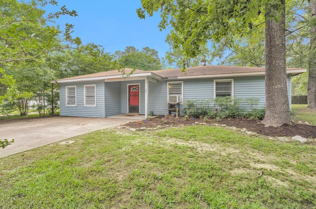 187 Cherokee Ln, Onalaska, TX 77360-6878