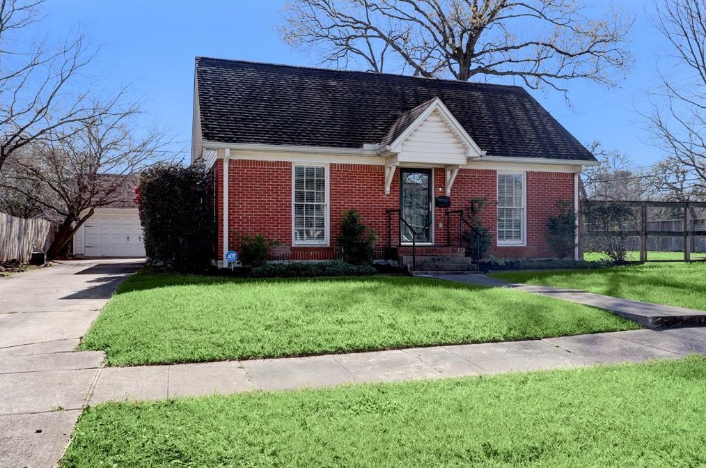 6608 Rockbridge Ln, Houston, TX 77023-4020