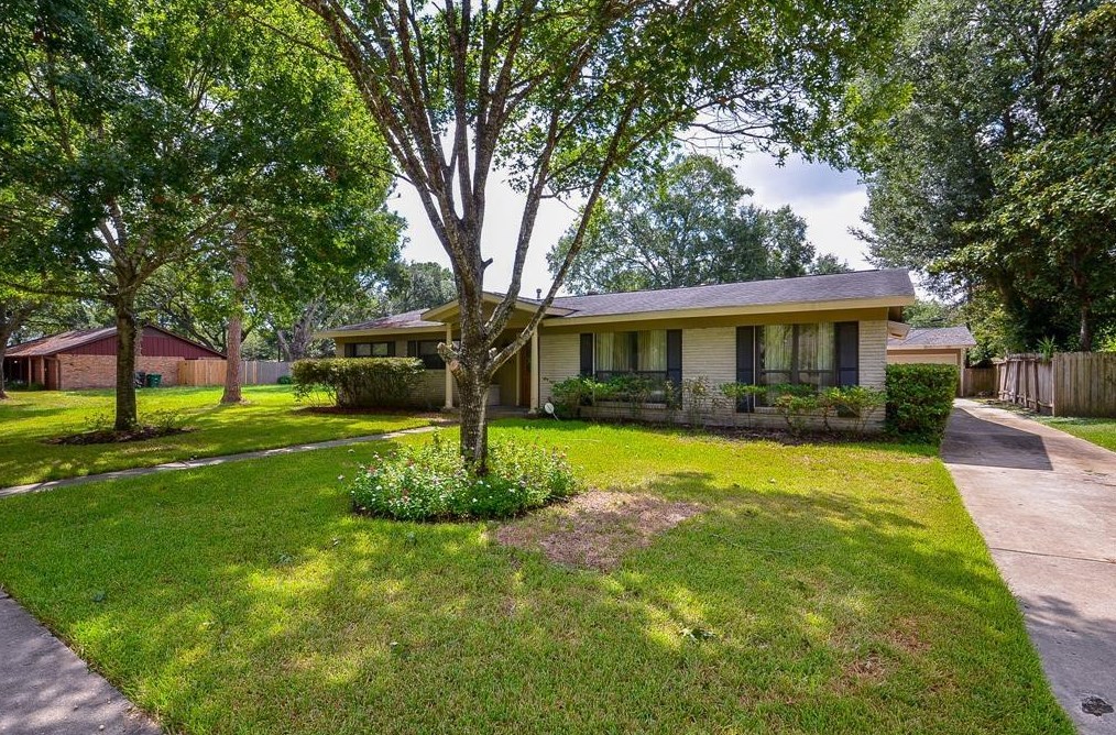 5227 Indigo St, Houston TX  77096-1310 exterior