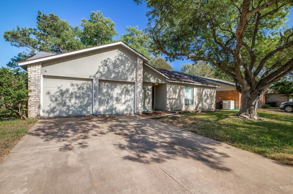 22522 John Rolfe Ln, Katy, TX 77449-3635