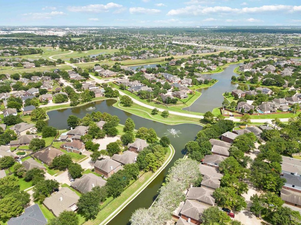 17022 Willow Rnch Dr, Houston TX  77095-5462 exterior