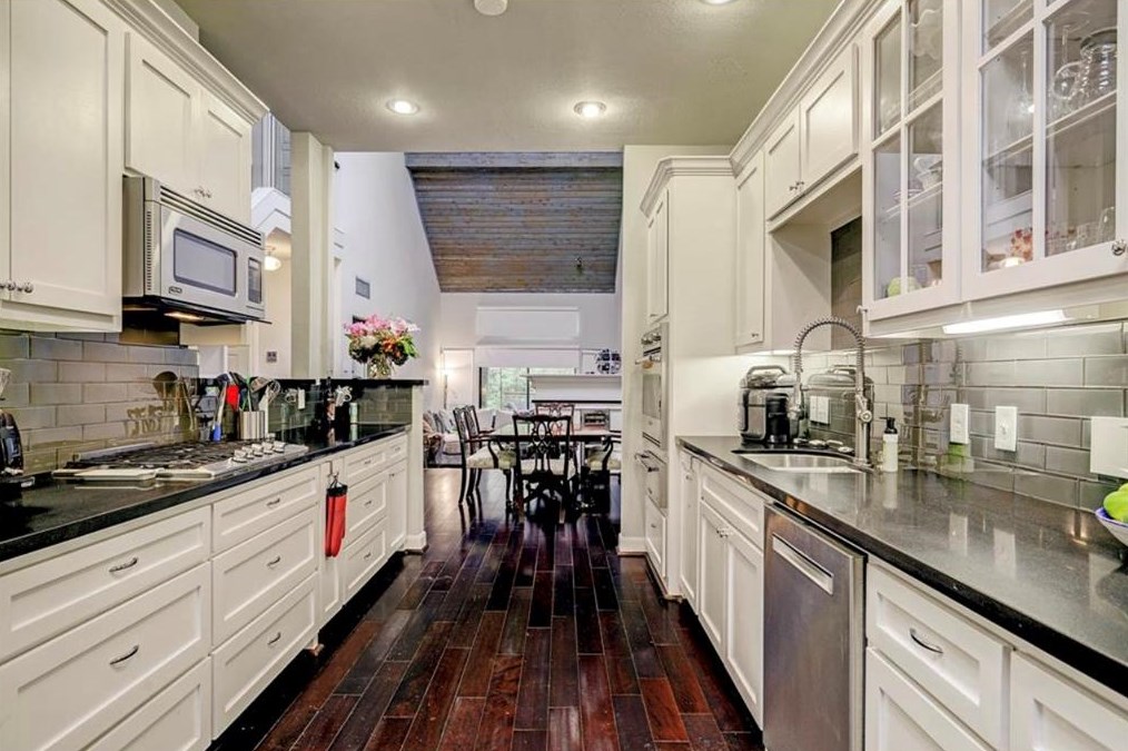 148 Sugarberry Cir, Houston TX  77024-7244 exterior