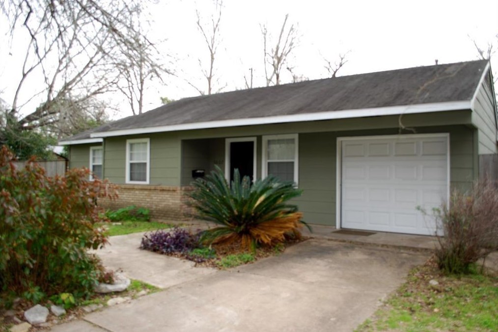 6607 Housman St, Houston, TX 77055-5361