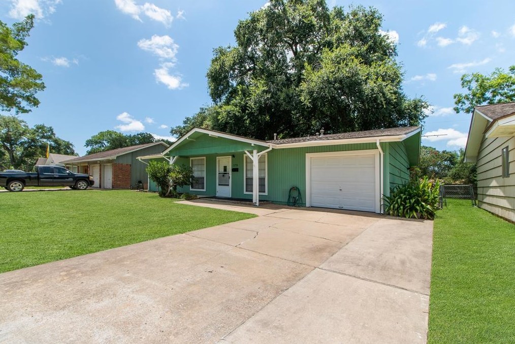 270 Shanks St, Richwood, TX 77531-4621
