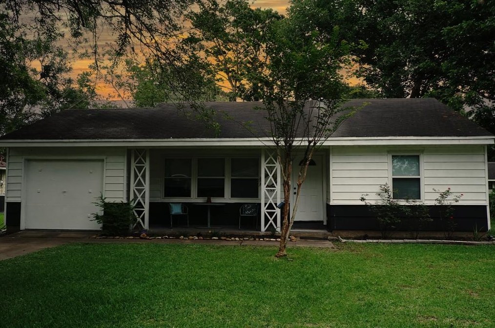 723 Dezso Dr, Alvin, TX 77511-2901