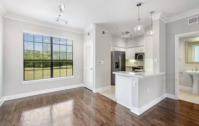 15200 Memorial Dr #1803a, Houston, TX 77079