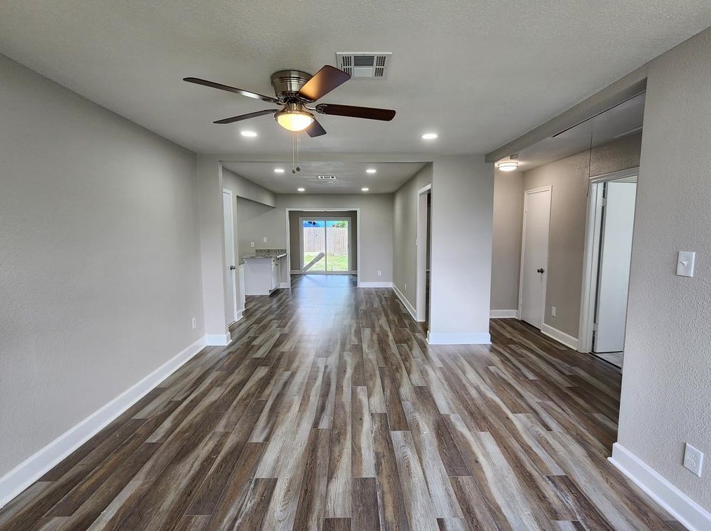 5639 Woodgreen St, Houston, TX 77033