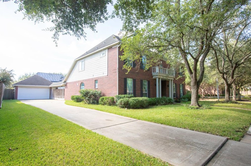 1402 Meadow Bay Ct, Sugar Land, TX 77479