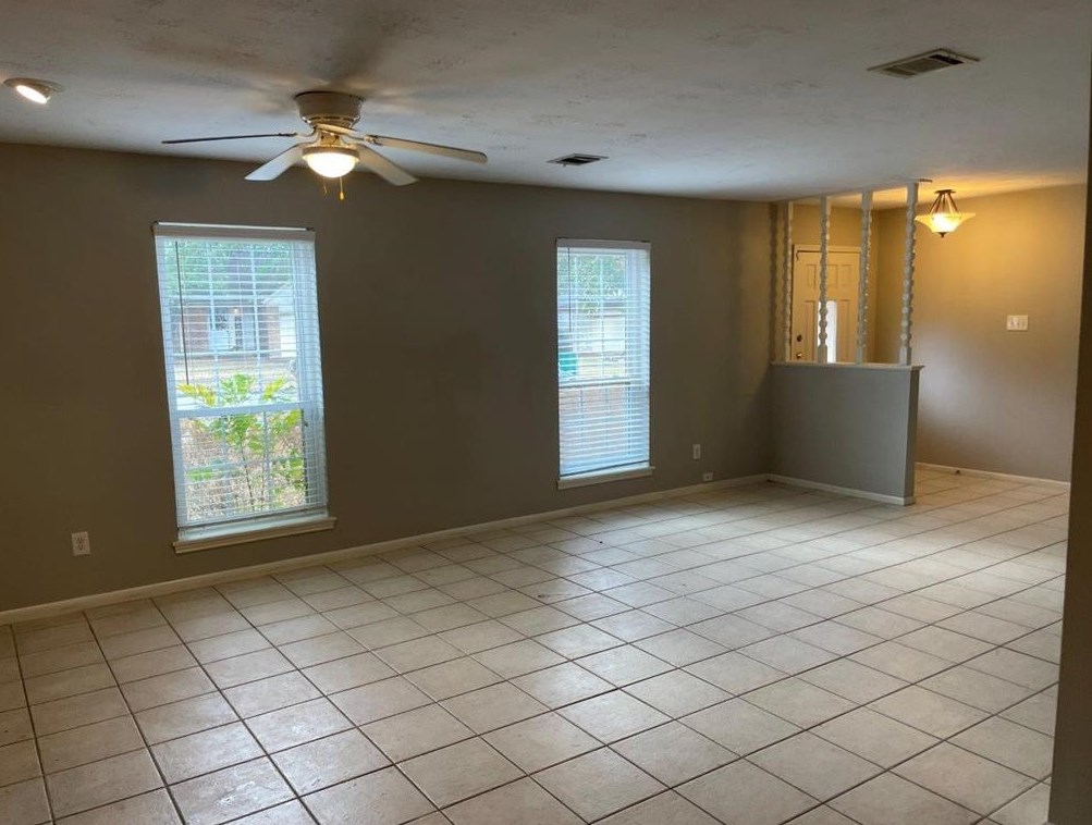 225 Oxford Dr, Conroe, TX 77303