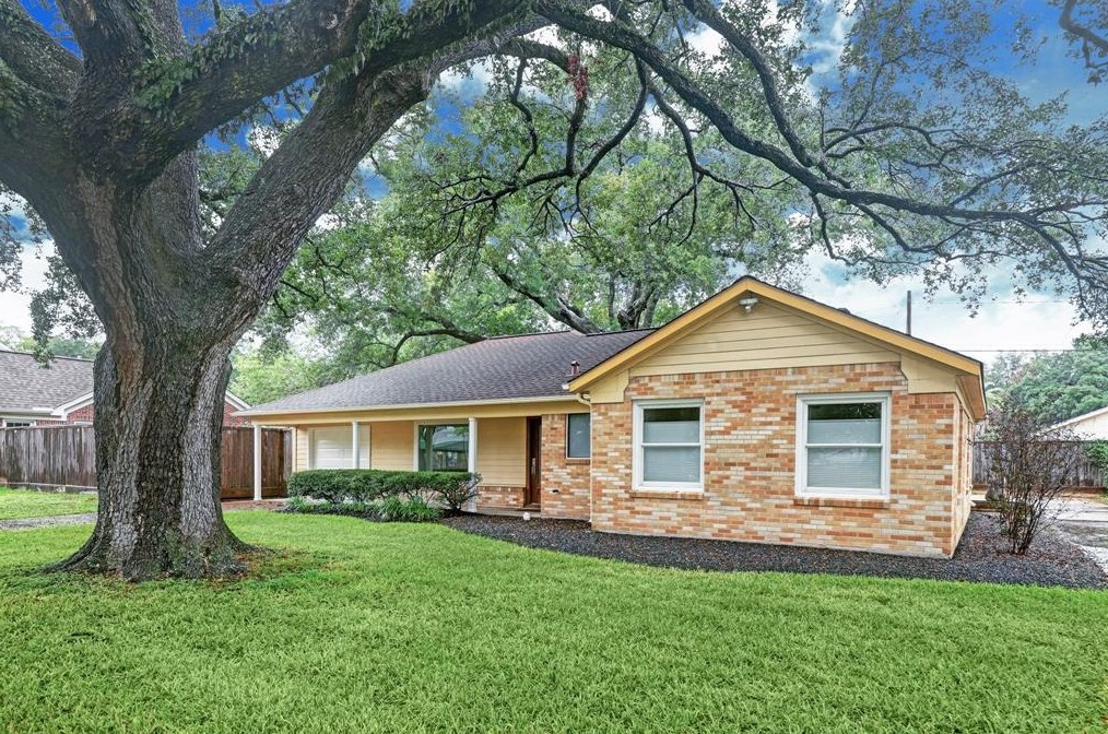 223 Avenue Of Oaks St, Houston TX  77009-1861 exterior