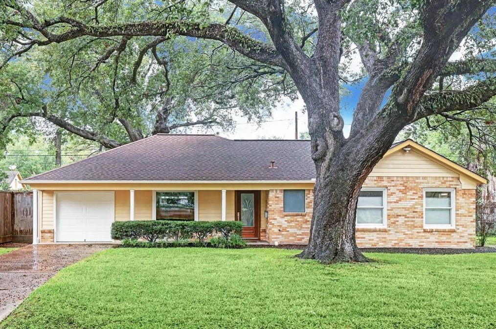 223 Avenue Of Oaks St, Houston, TX 77009