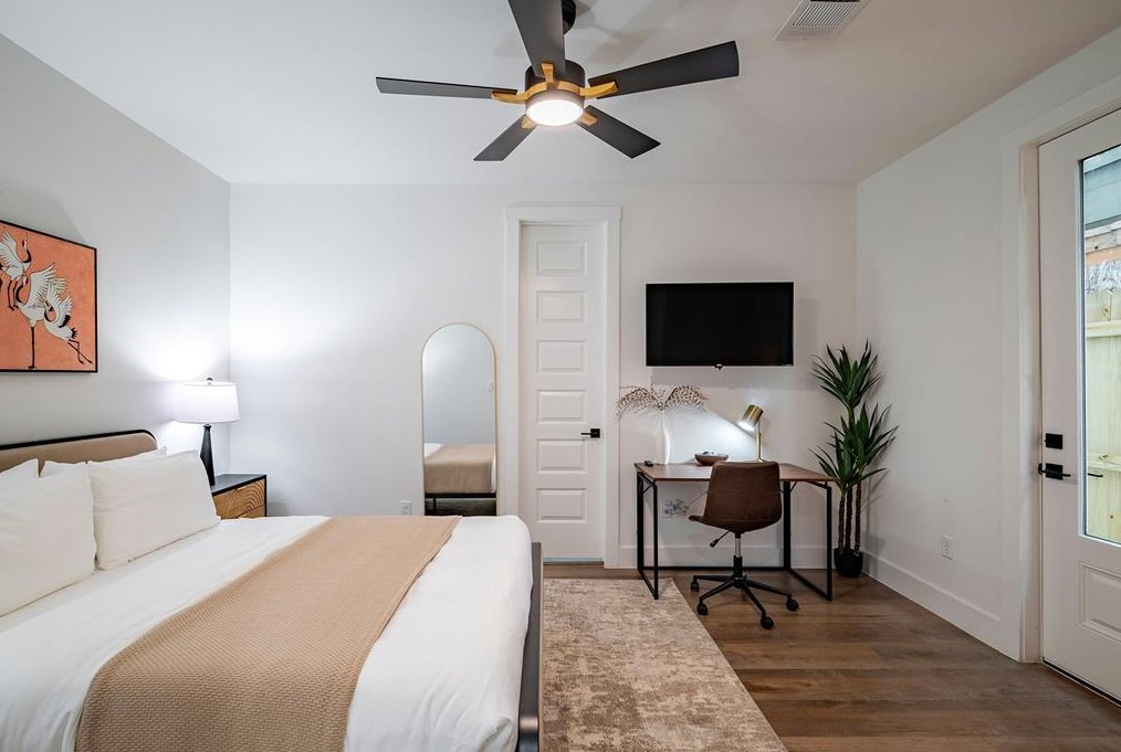 1305 27th St, Houston, TX 77009-1230