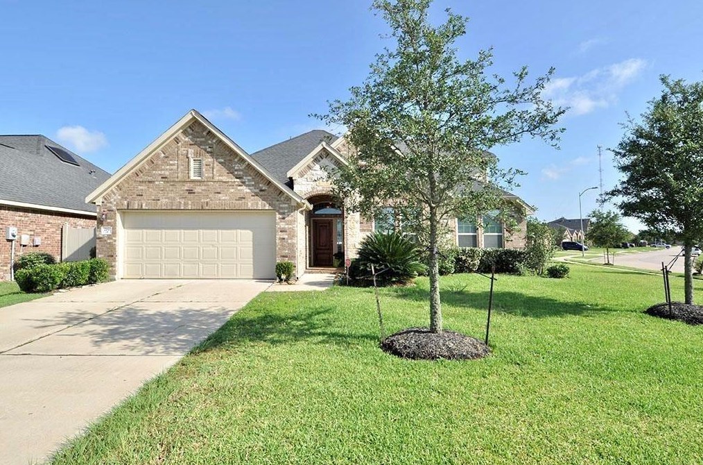 219 Round Lake Dr, Richmond, TX 77469