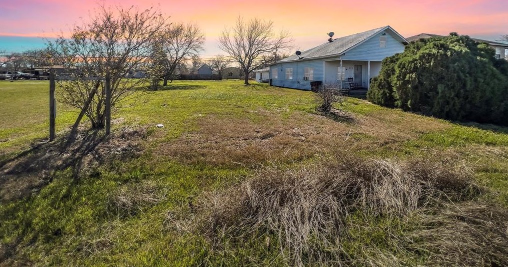 315 7th St, Jones Creek, TX 77541-5811