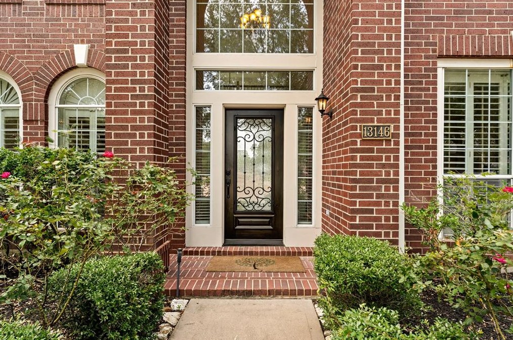 13146 Oakwood Manor Dr, Cypress, TX 77429