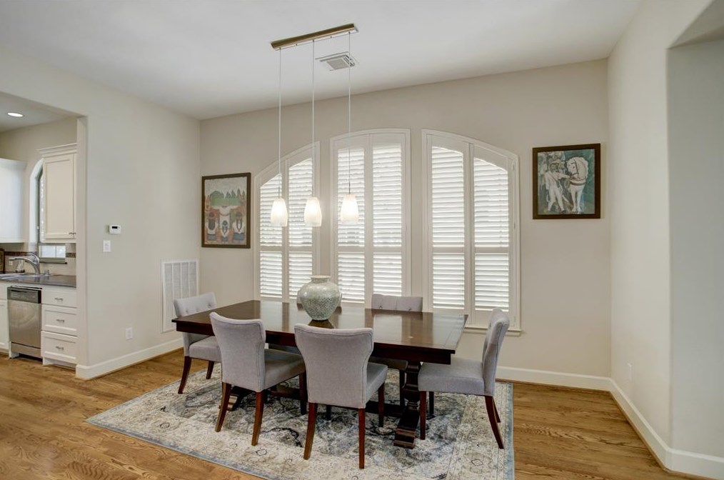 588 Bomar St, Houston, TX 77006-1407