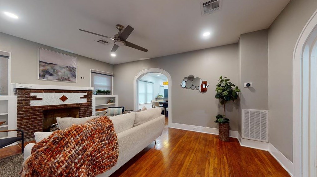 4117 Polk St, Houston TX  77023-1725 exterior