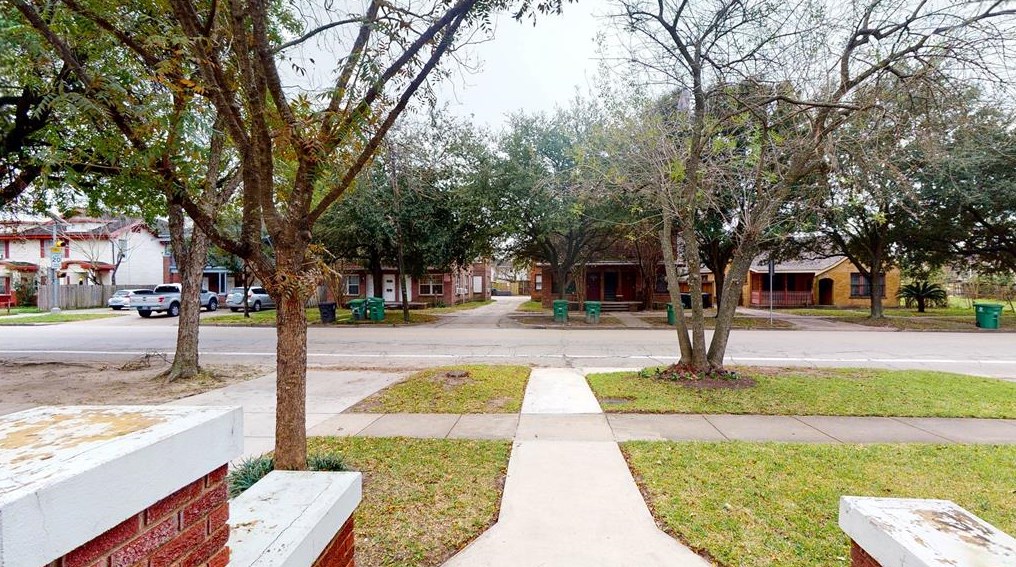 4117 Polk St, Houston, TX 77023-1729