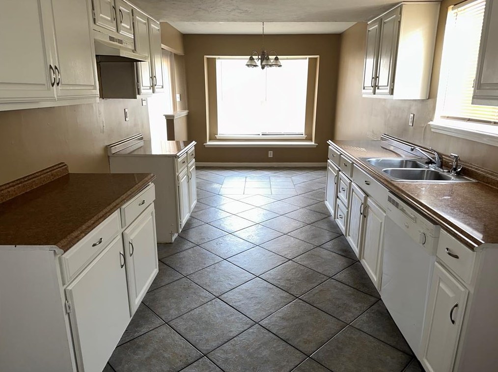 5526 Longforest Dr, Houston TX  77088-1238 exterior