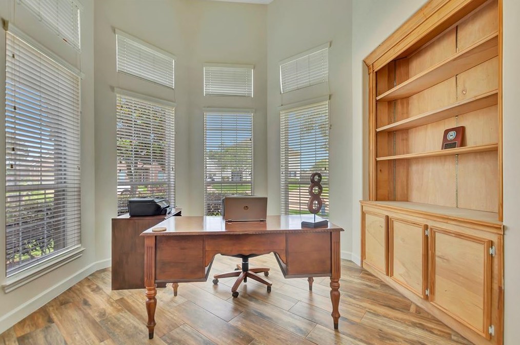 2101 Frank Shore Dr, Pearland, TX 77584-6737