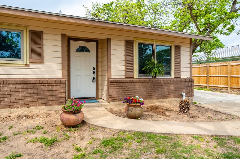 202 High St, Brenham, TX 77833-3523