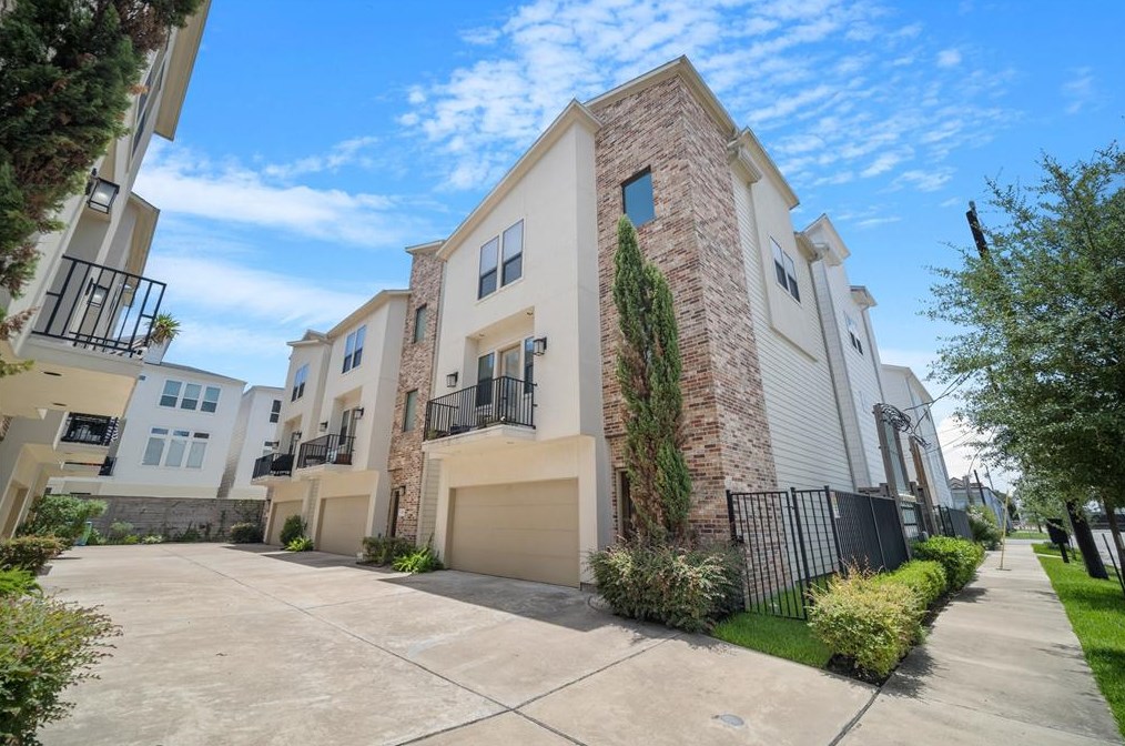 1017 Roberts St, Houston, TX 77003