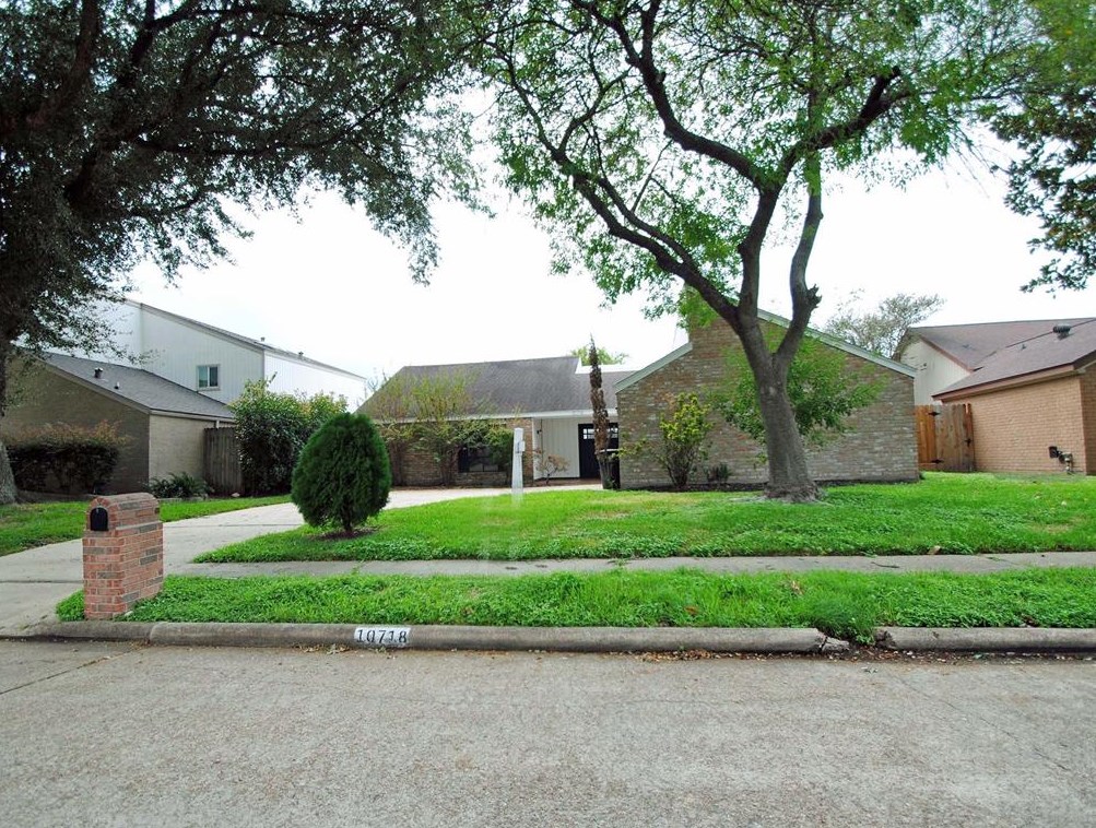 10718 Shawnbrook Dr, Houston, TX 77071