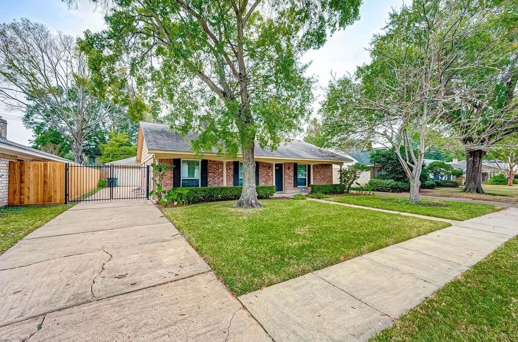 12846 Westmere Dr, Houston, TX 77077