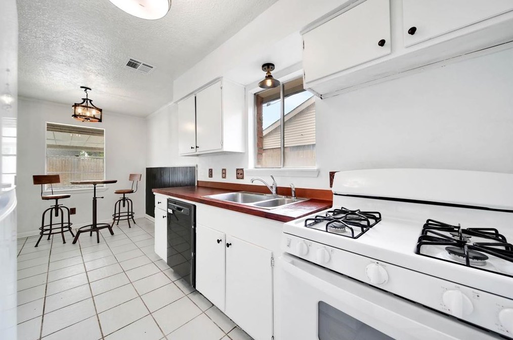 11779 Evelyn Cir, Houston TX  77071-3401 exterior