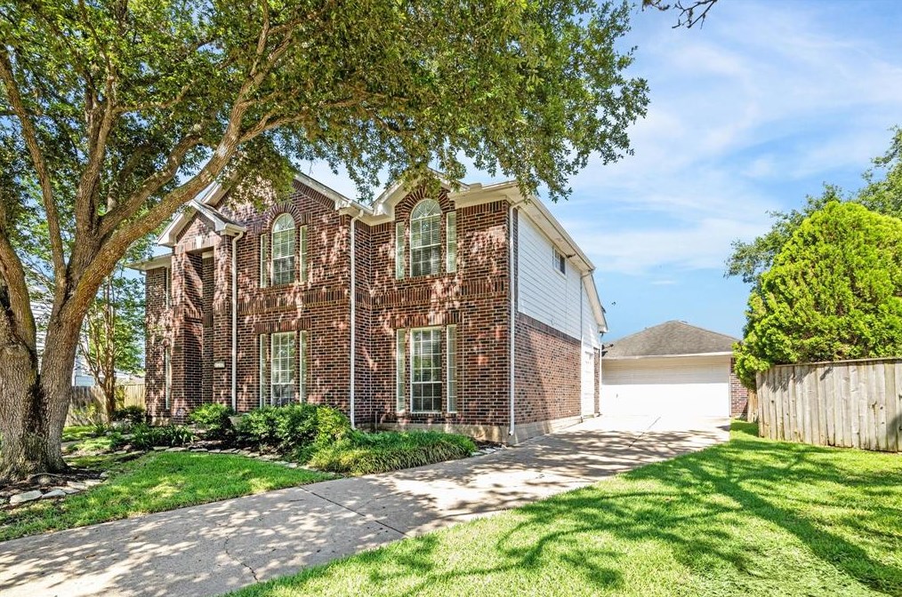 1110 Knoll Crest Ct, Sugar Land, TX 77479-6258