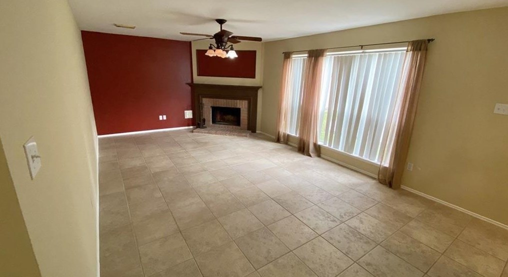 316 Lasso St, Angleton, TX 77515