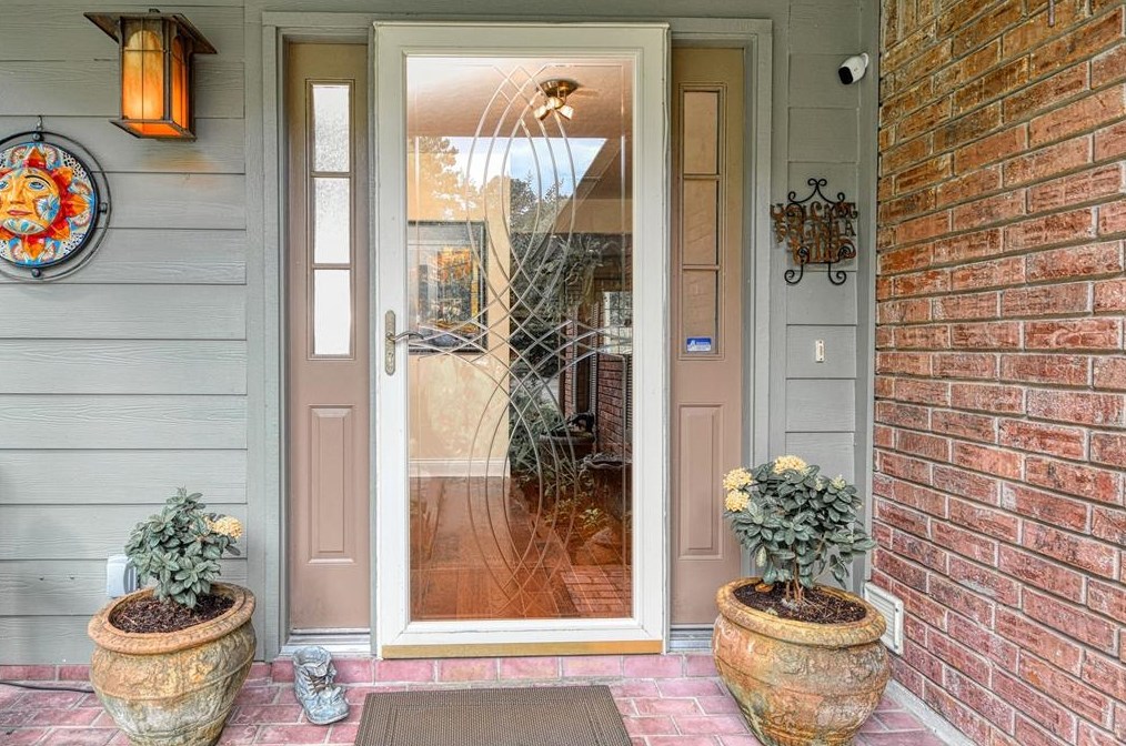 63 Sylvan Forest Dr, Spring TX  77381-4029 exterior