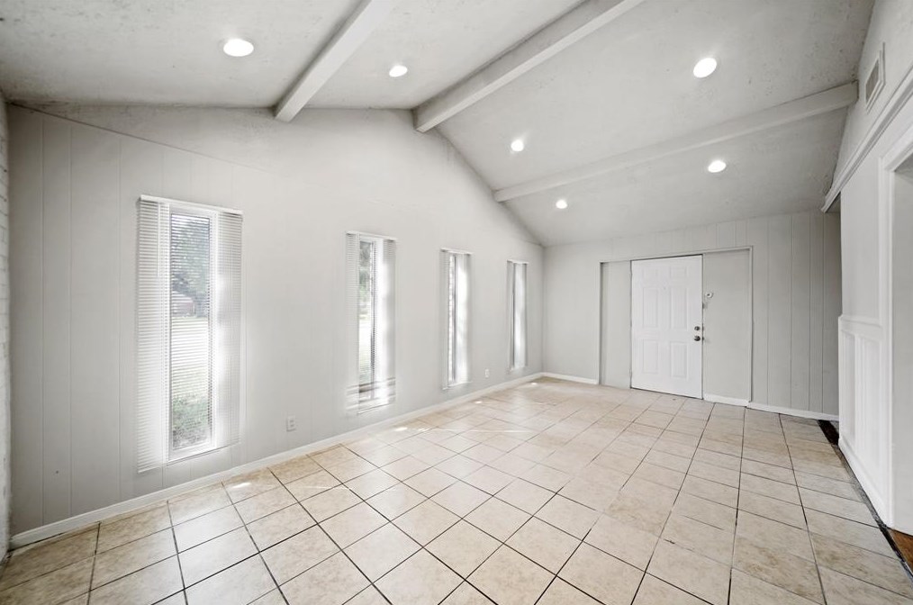 1000 Pruett St, Baytown TX  77520-2814 exterior