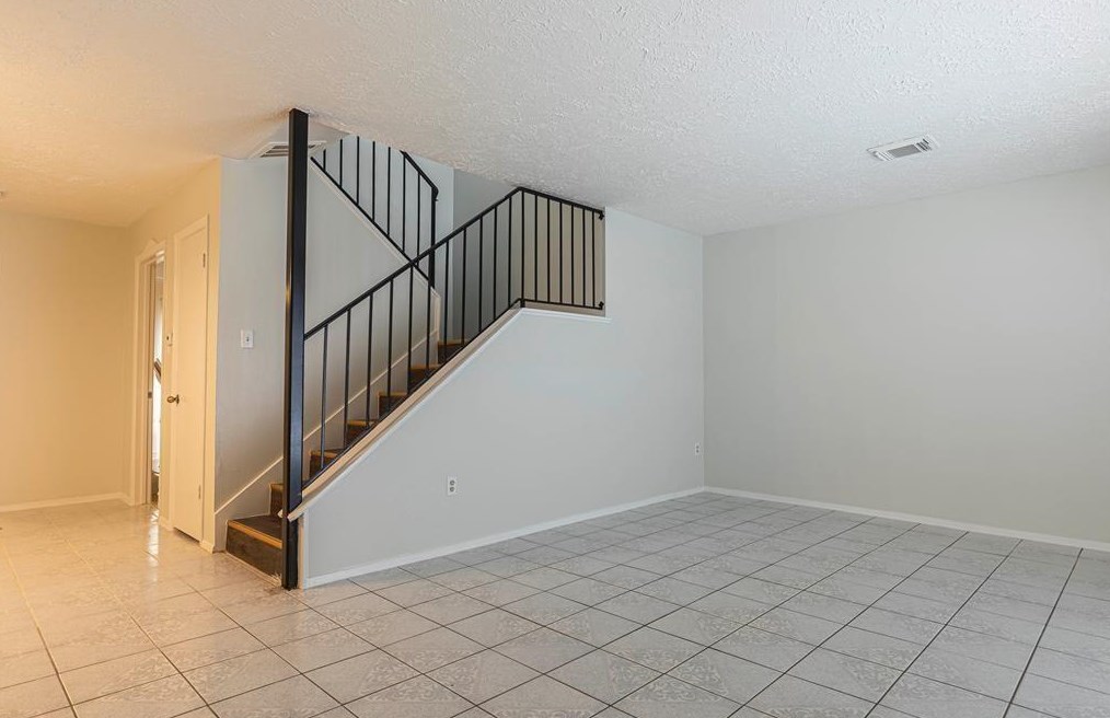 7266 Crownwest St, Houston, TX 77072-2214