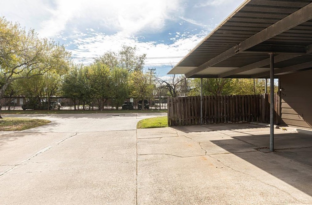 7266 Crownwest St, Houston TX  77072-2214 exterior