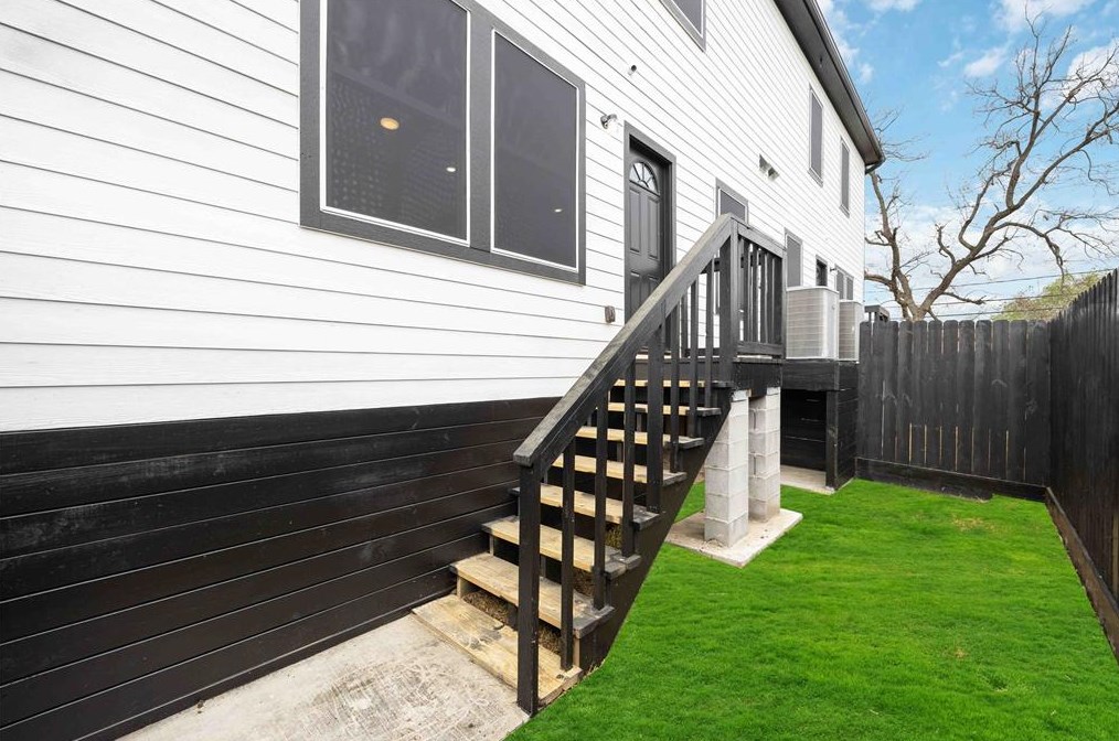 5311 Liberty Rd, Houston TX  77026-5314 exterior