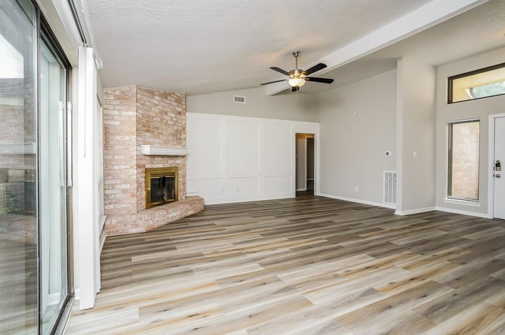 8914 Saratoga Forest Dr, Houston TX  77088-1635 exterior