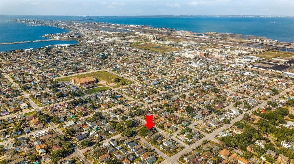 4823 Fannin Dr, Galveston, TX 77551