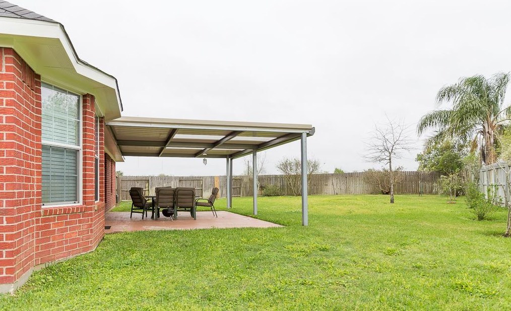 390 Sherandoe Ln, Alvin, TX 77511