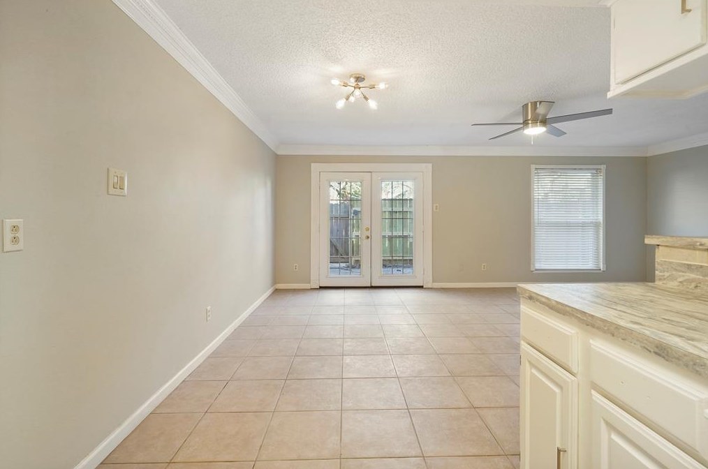 811 Knights Bridge Ln #b, Houston, TX 77058